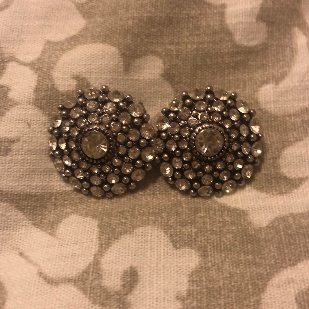 Rhinestone stud earrings